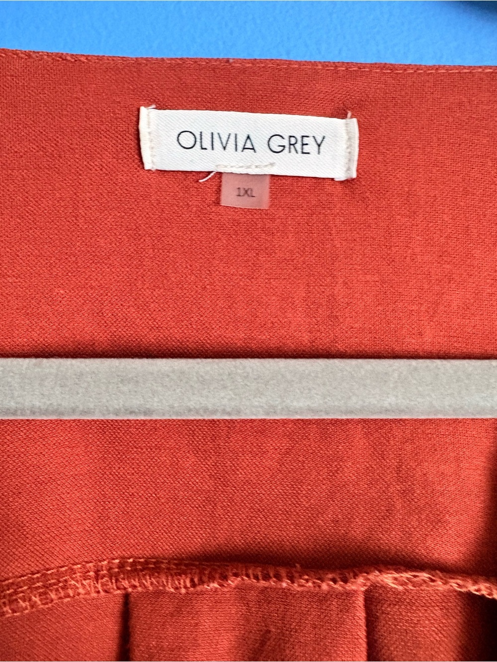 Plus Size Women's Rust Red Short Sleeve V-Neck Top - Size 1XL - Picture 3 of 3